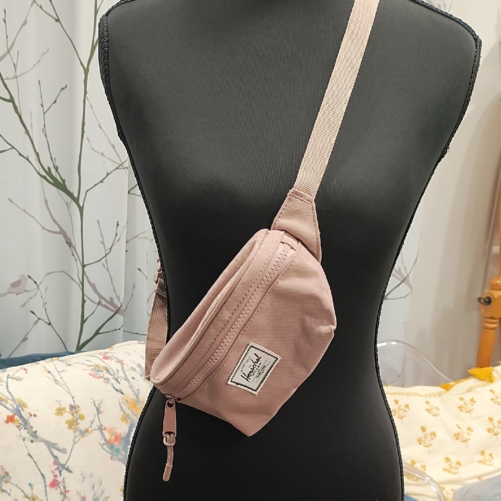 Herschel Supply Company Dusty Pink Crossbody Bag